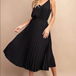 Pleated MIDI skirt